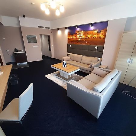 Vestil Hotel Piotrkow Trybunalski Ngoại thất bức ảnh