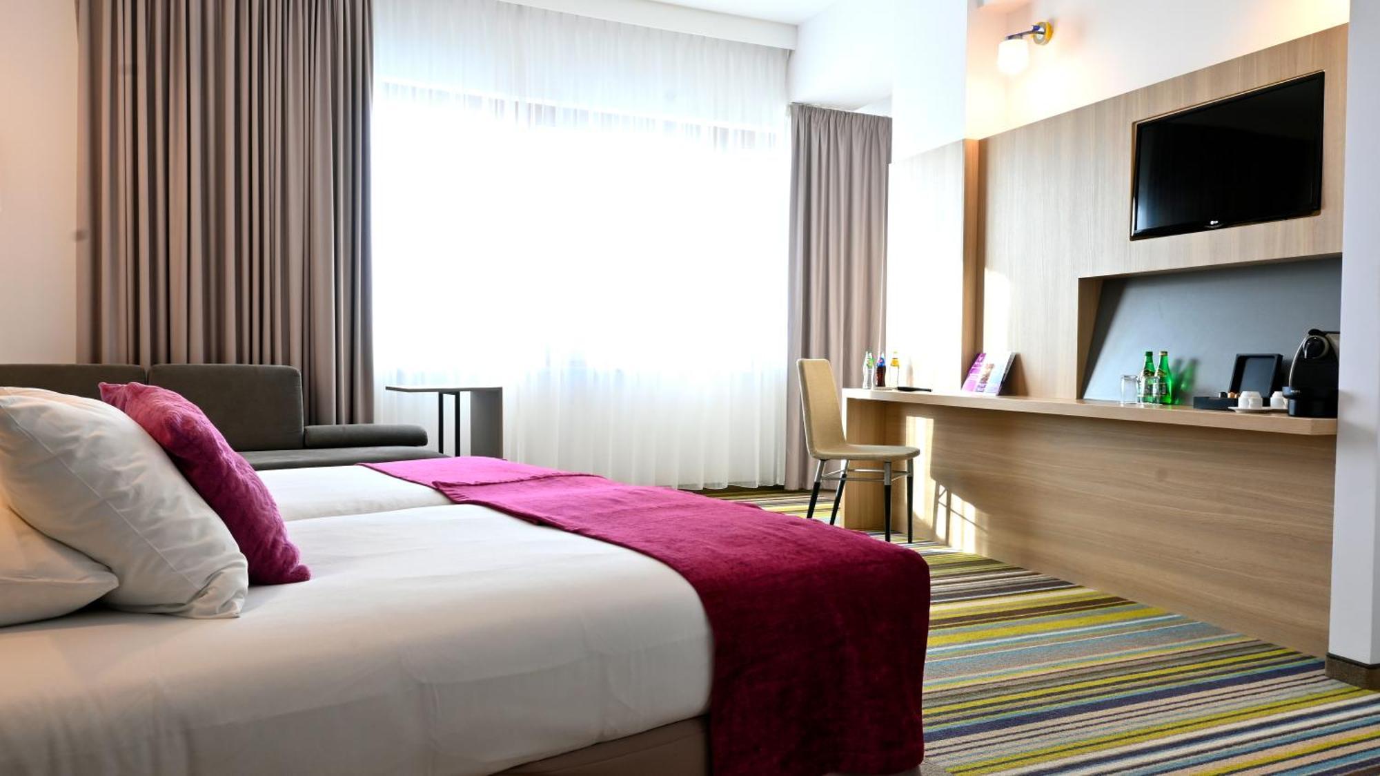 Vestil Hotel Piotrkow Trybunalski Ngoại thất bức ảnh