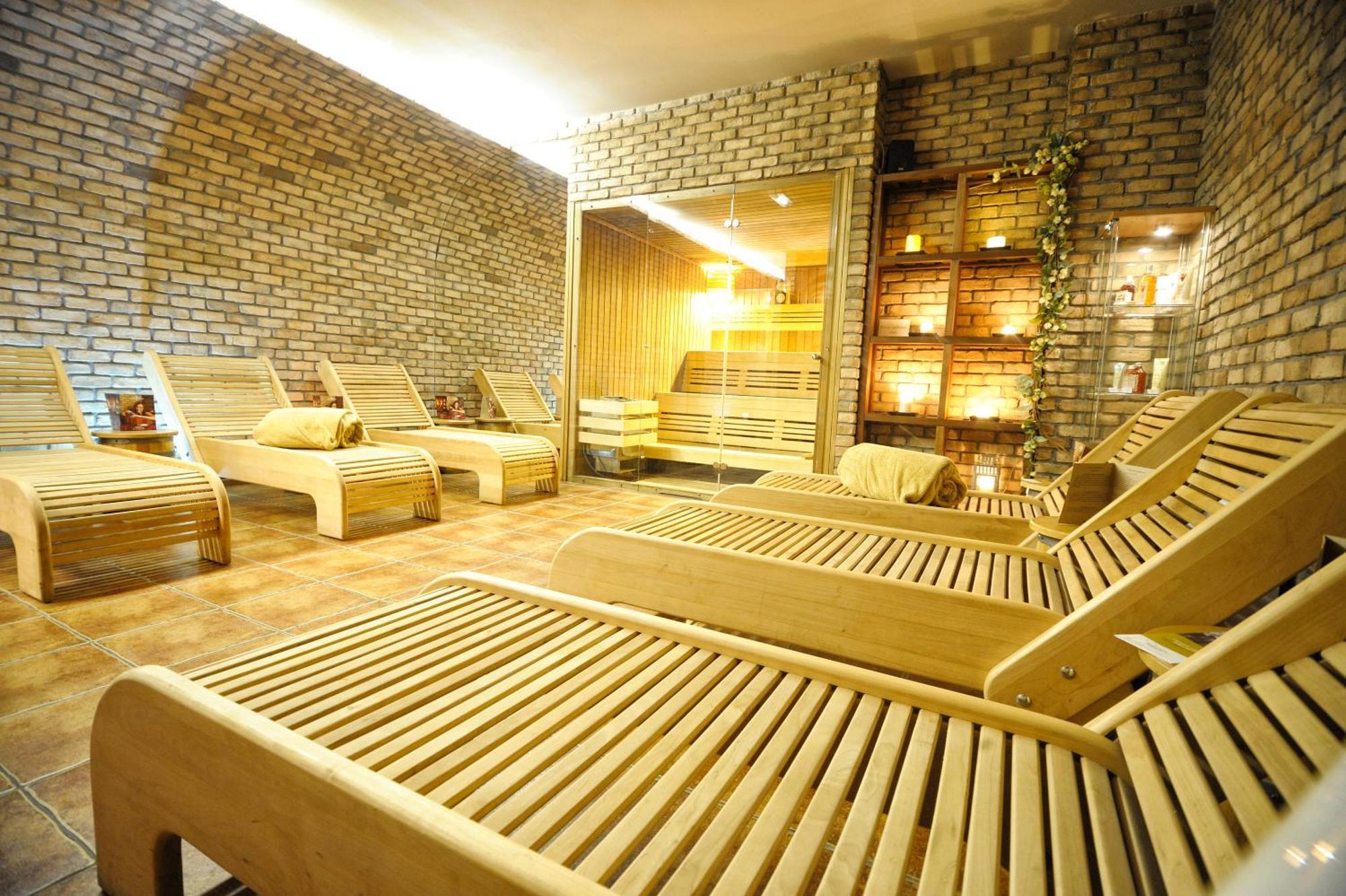 Vestil Hotel Piotrkow Trybunalski Ngoại thất bức ảnh