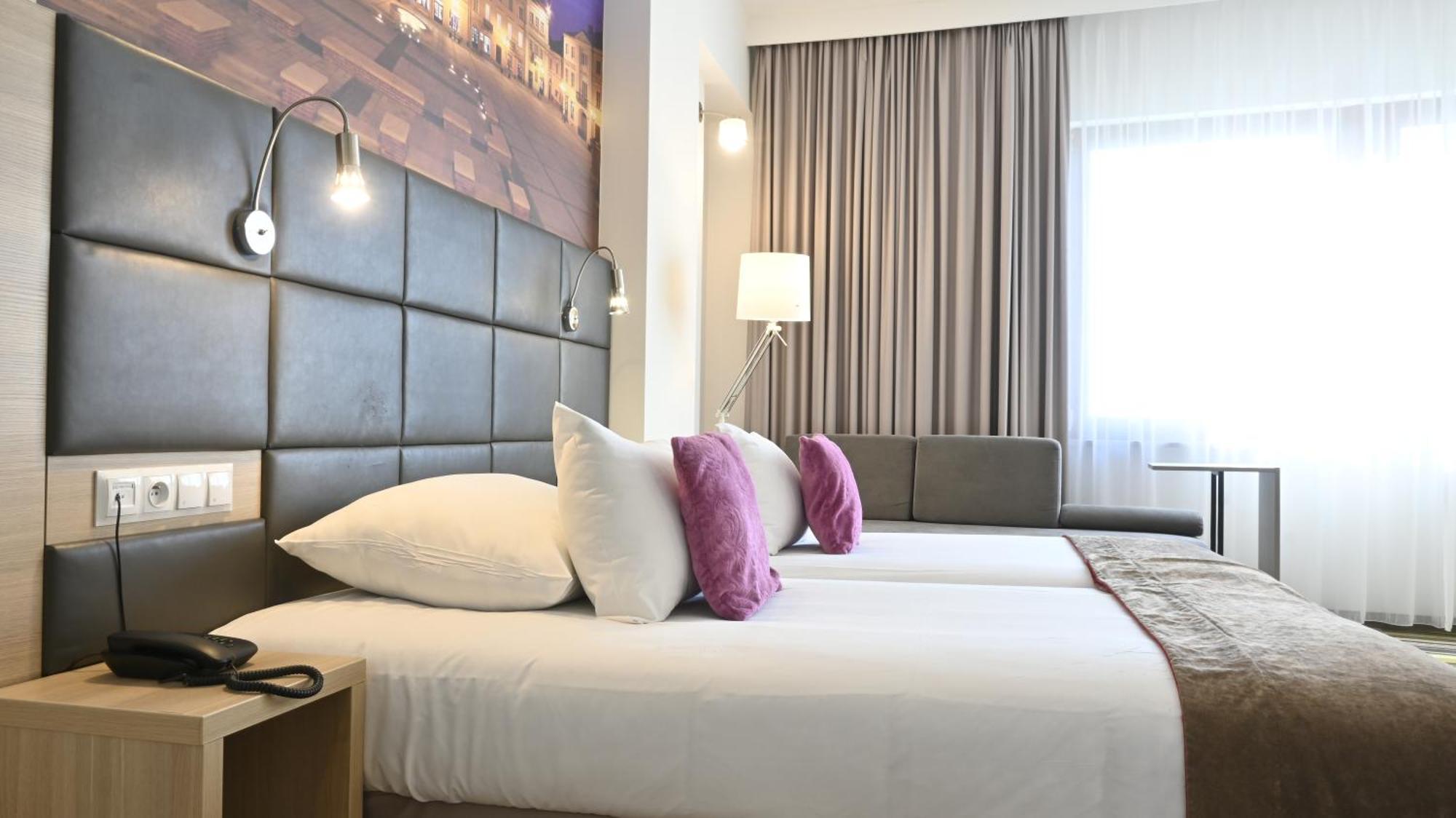Vestil Hotel Piotrkow Trybunalski Ngoại thất bức ảnh