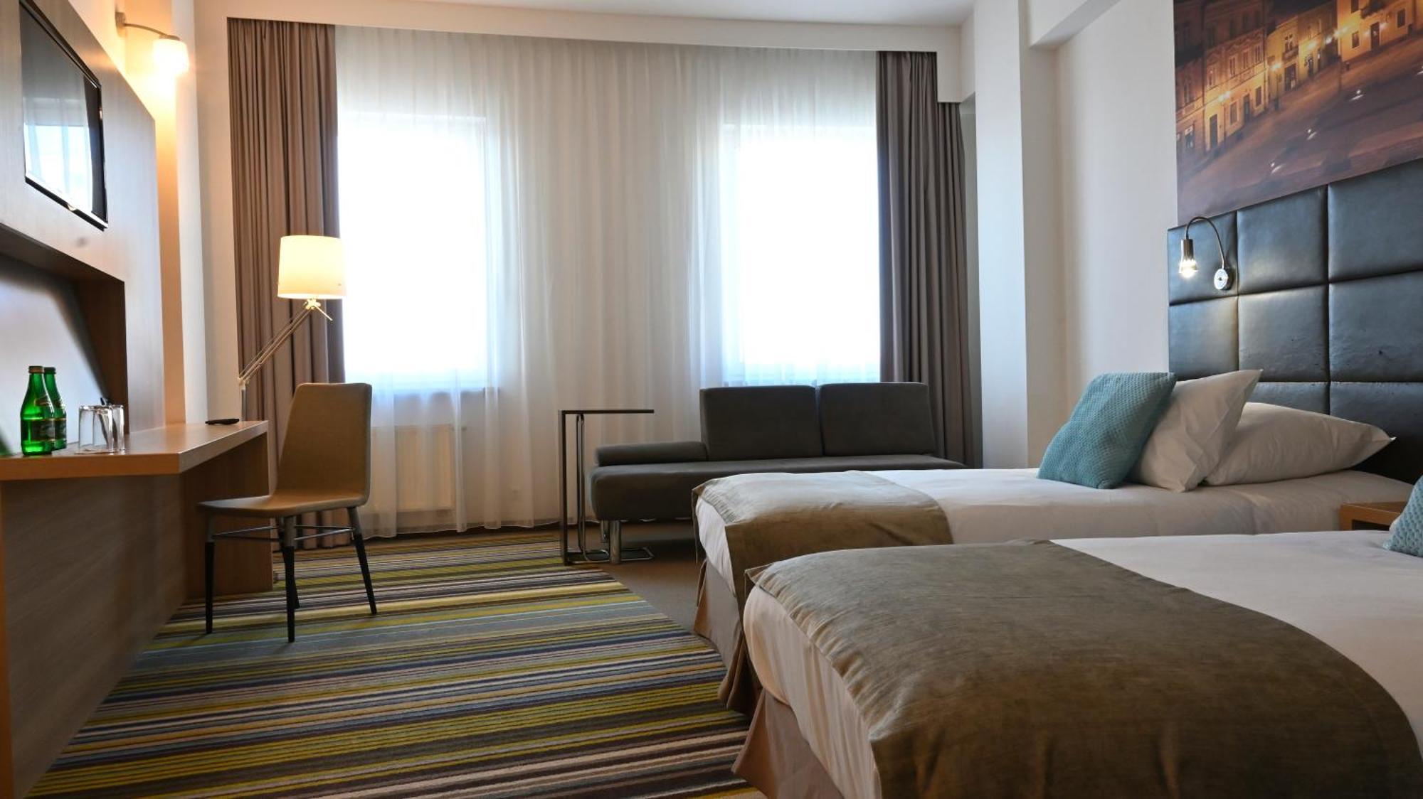Vestil Hotel Piotrkow Trybunalski Ngoại thất bức ảnh