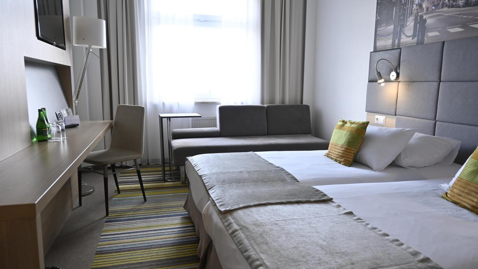 Vestil Hotel Piotrkow Trybunalski Ngoại thất bức ảnh
