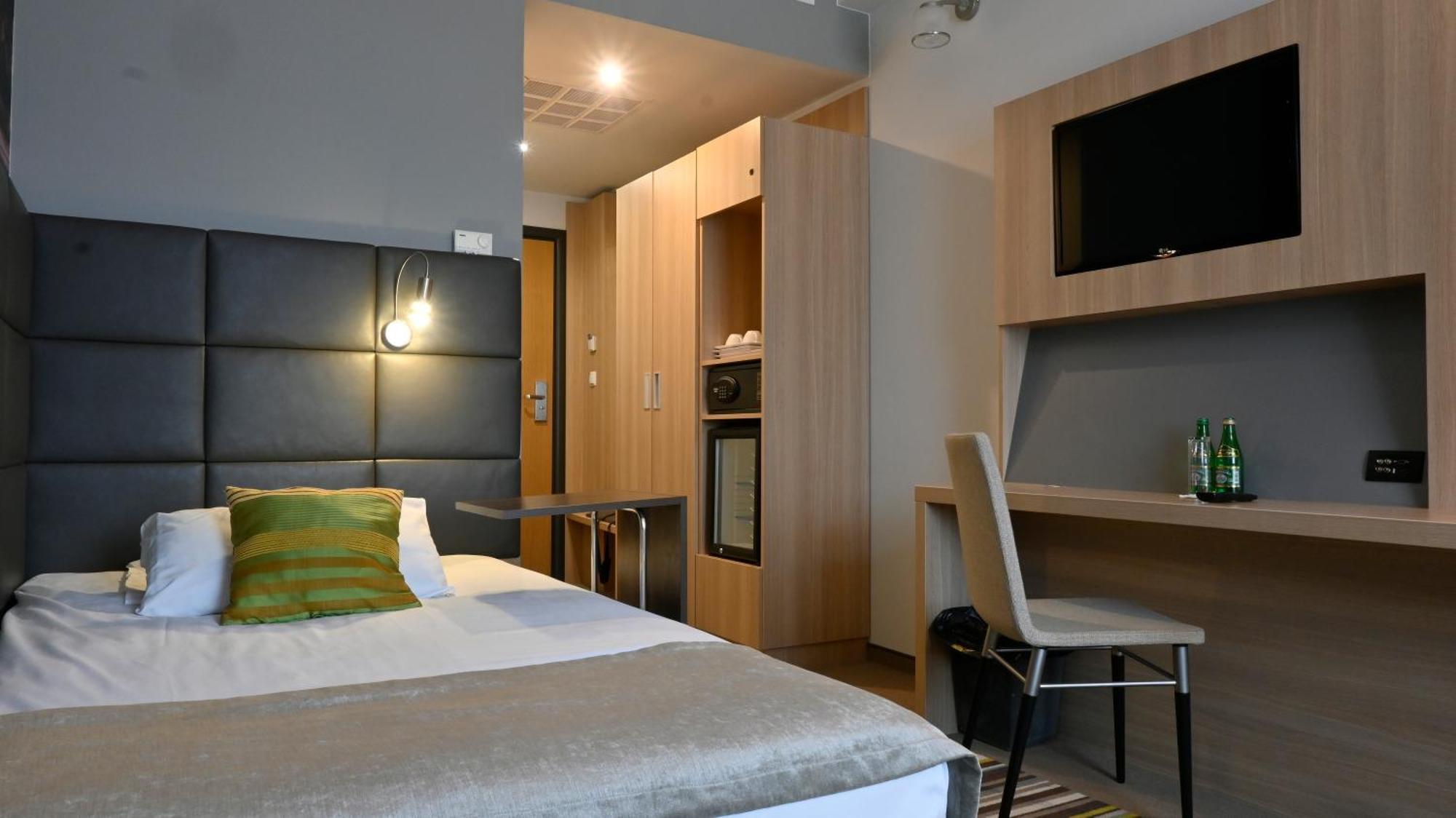 Vestil Hotel Piotrkow Trybunalski Ngoại thất bức ảnh