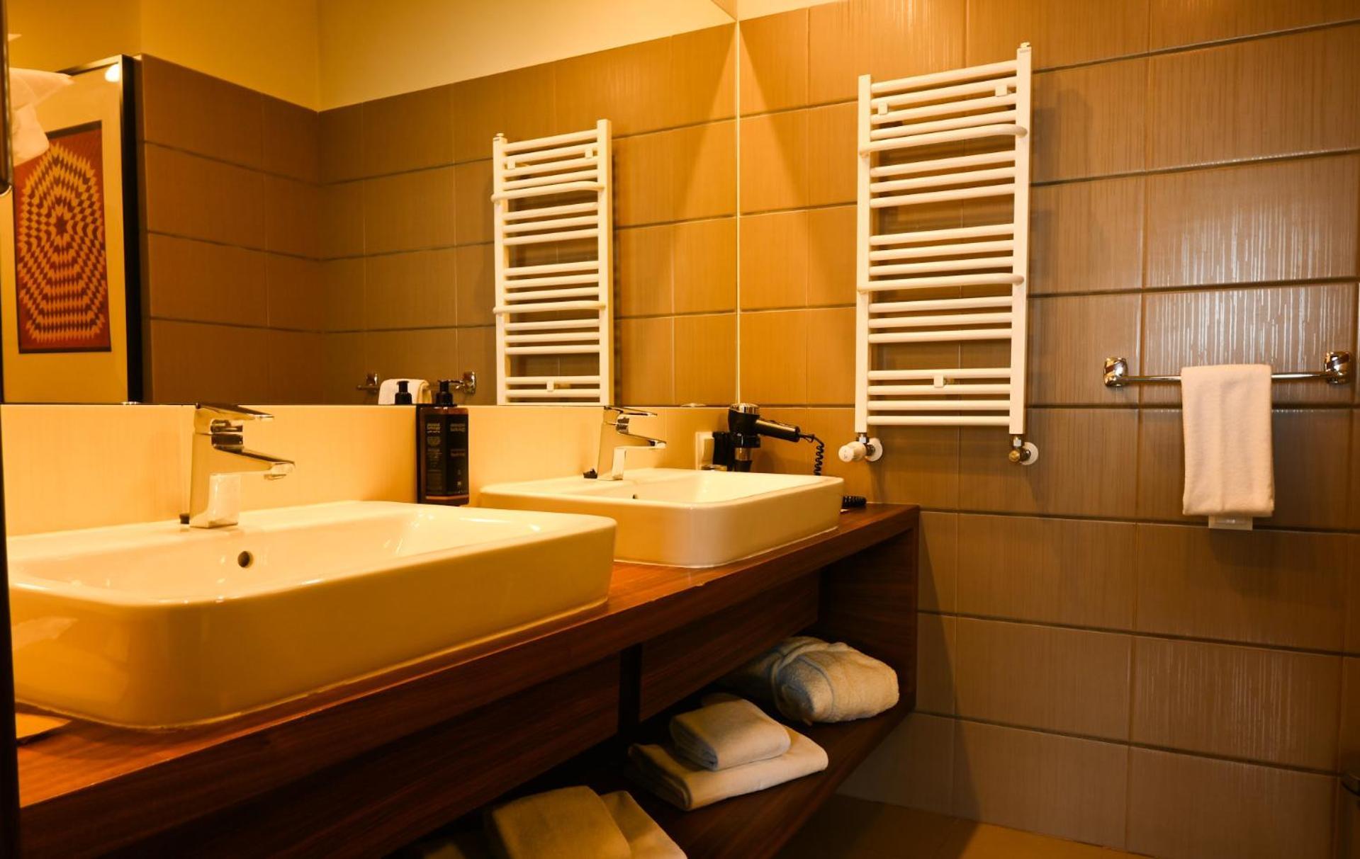 Vestil Hotel Piotrkow Trybunalski Ngoại thất bức ảnh